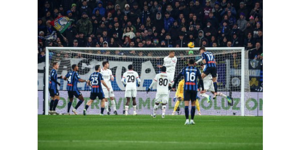 Charles De Ketelaere käytti Atalanta-paitaa ja voitti AC Milanin